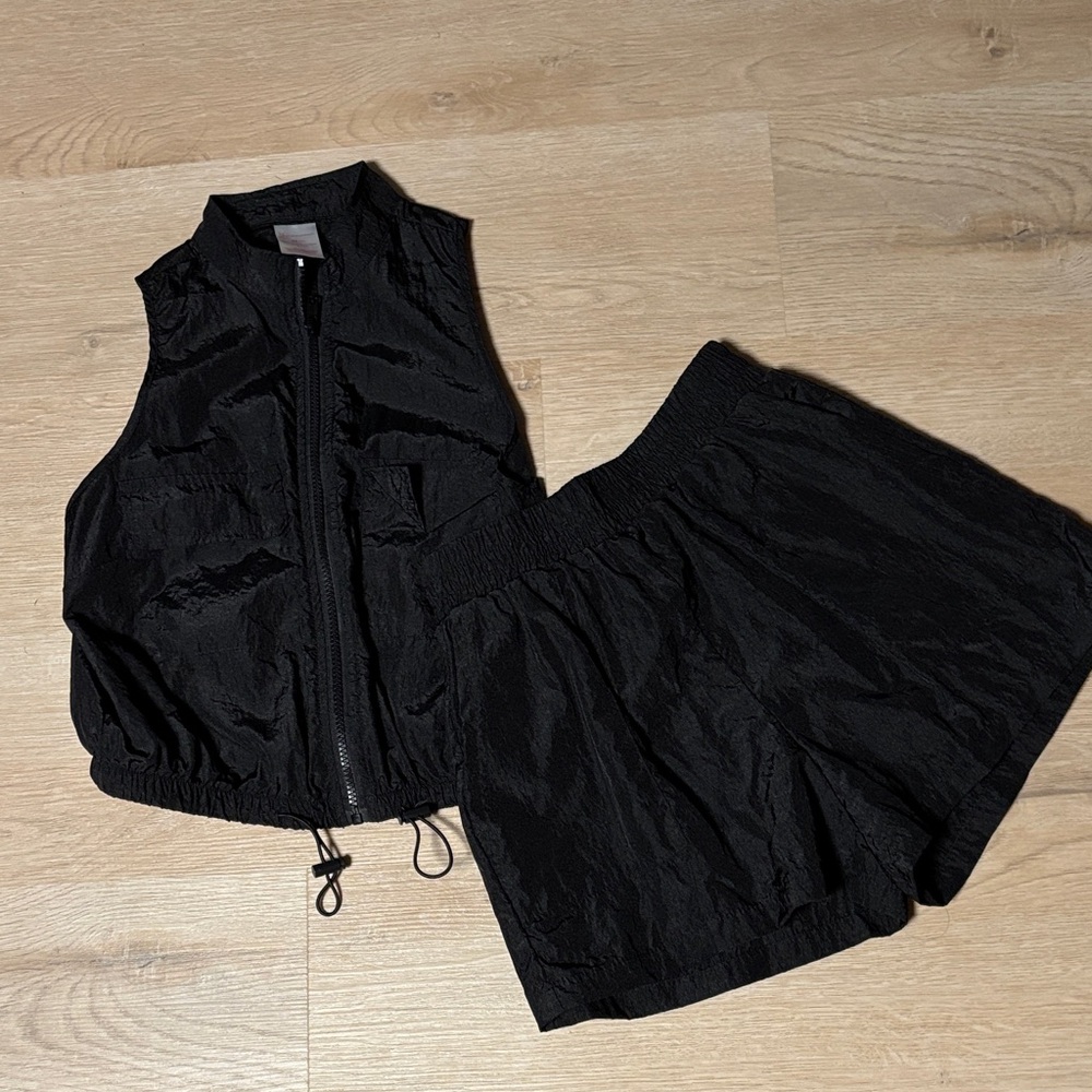 No Boundaries XS Black Women's Lightweight Zip Vest & Elastic Waist Shorts Set